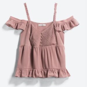 Q&A
Neshoba Cold Shoulder Blouse